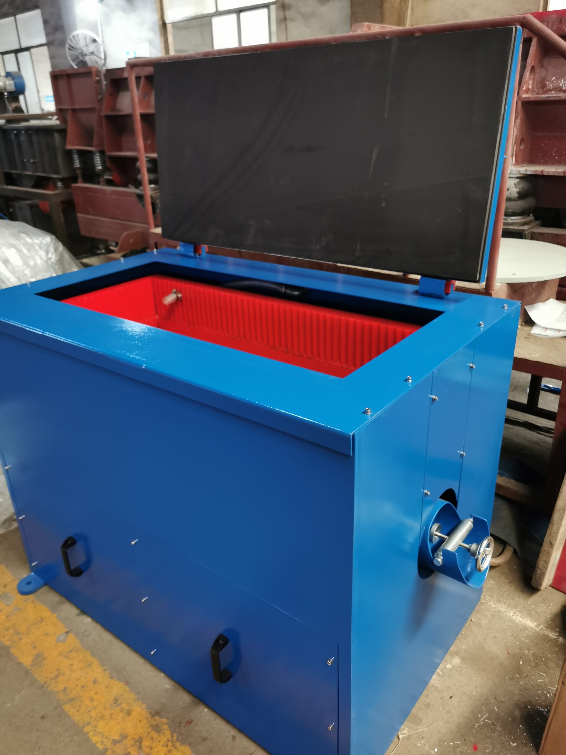 XXZP-ZC200 full enclosure 4 Виброгалтовка лотковая 200 литров
